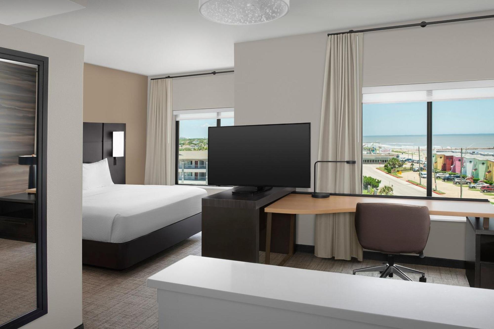 By Marriott Island Hotel 3*