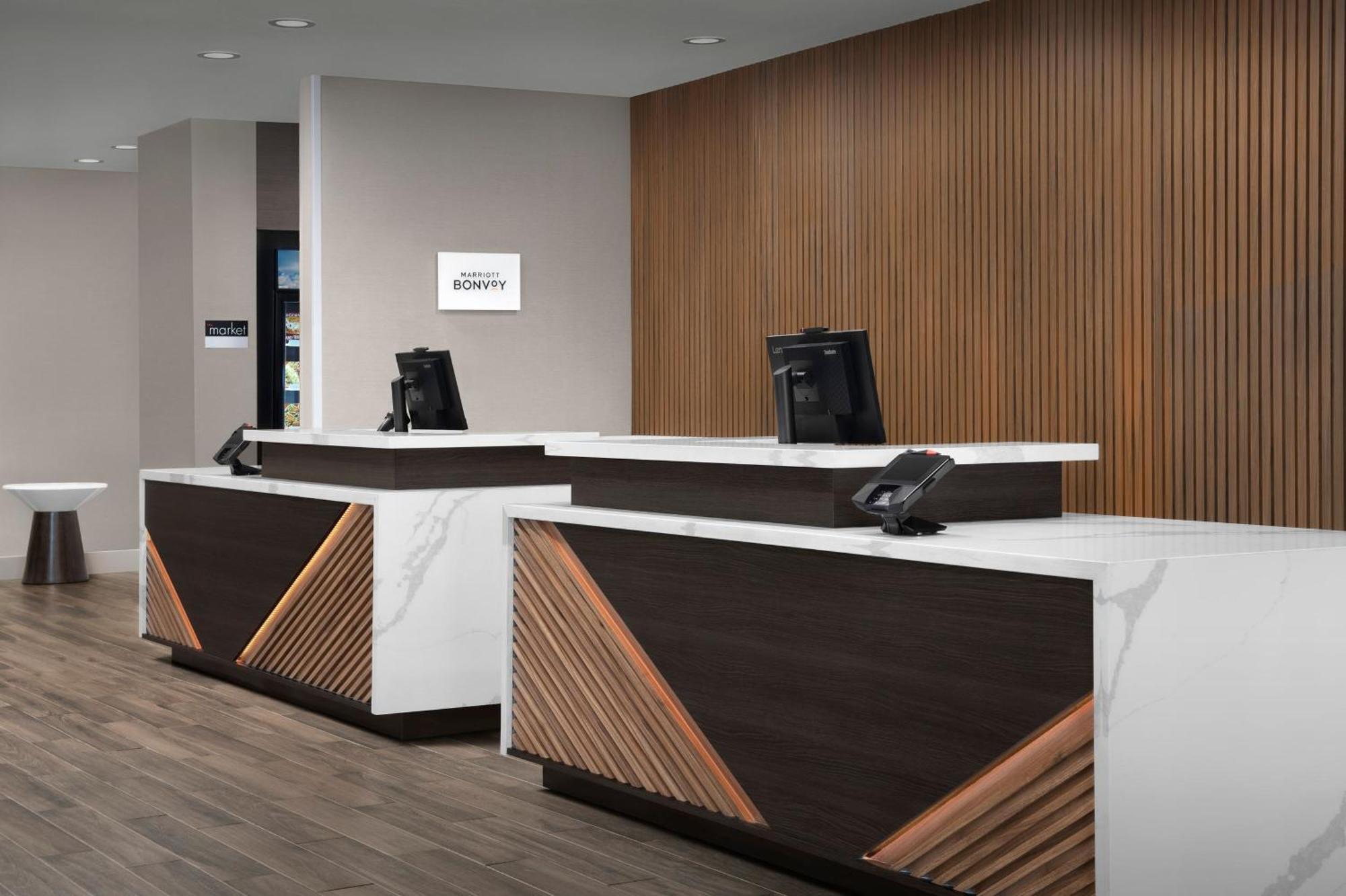 Hotel By Marriott Island 3*